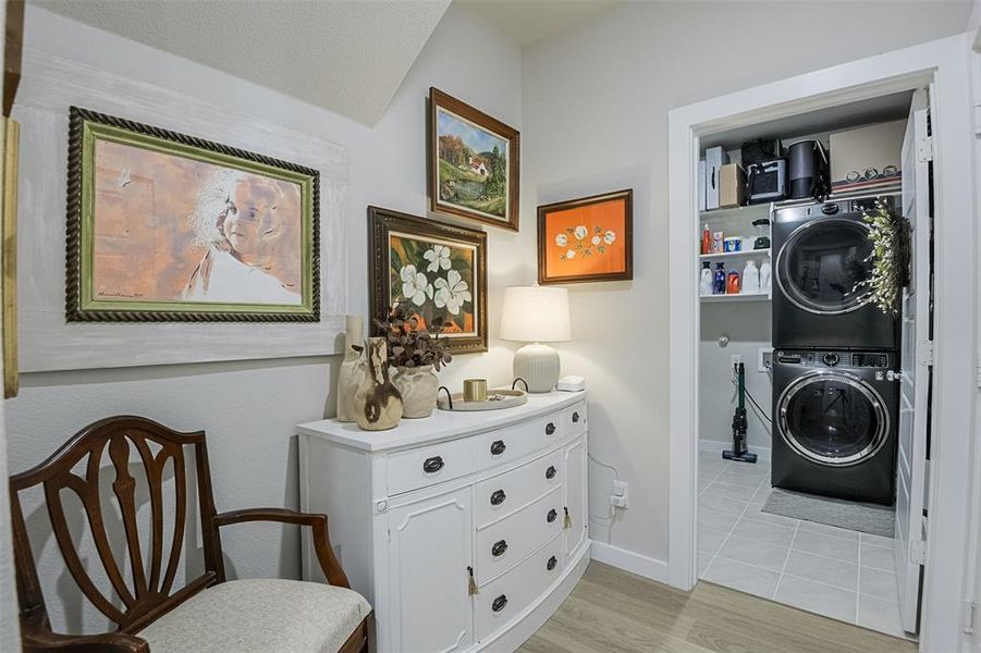 Furnished interior view inside a new home in Dove Hollow, Waxahachie (Image 14).