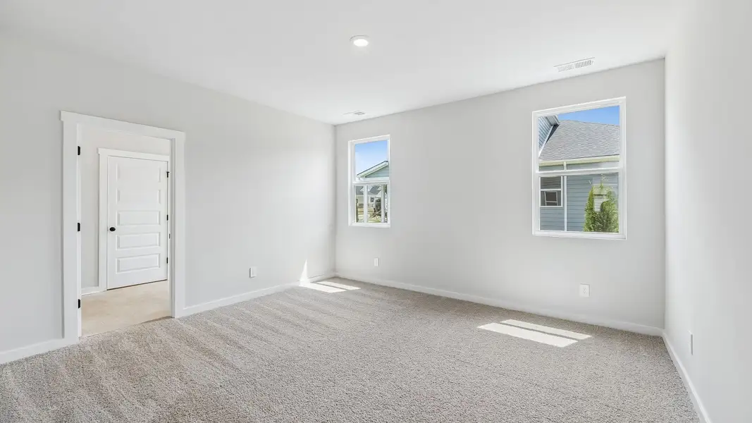 Spacious, unfurnished interior of a new home in Reserve at Hickory Ridge, Columbia (Image 39).