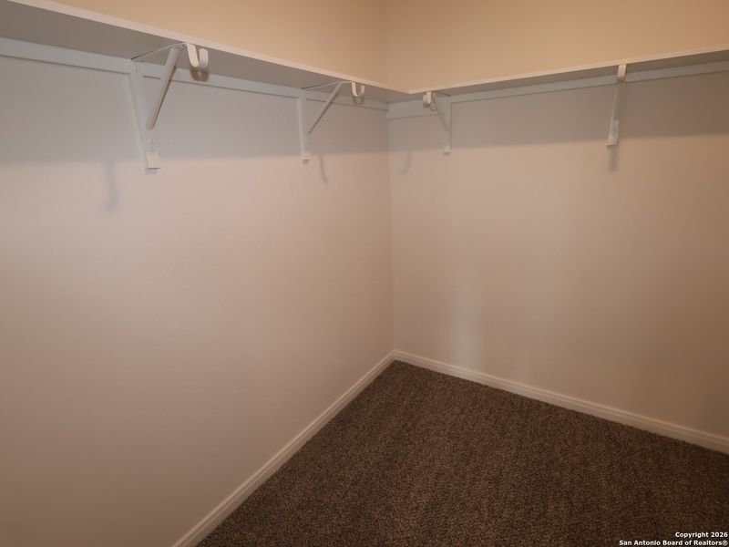 Spacious, unfurnished interior of a new home in Park Place, New Braunfels (Image 33).