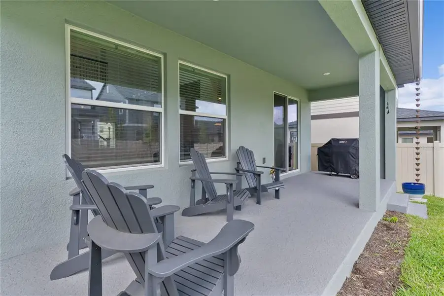 Exterior details and patio area of a home in , Clermont (Image 27).