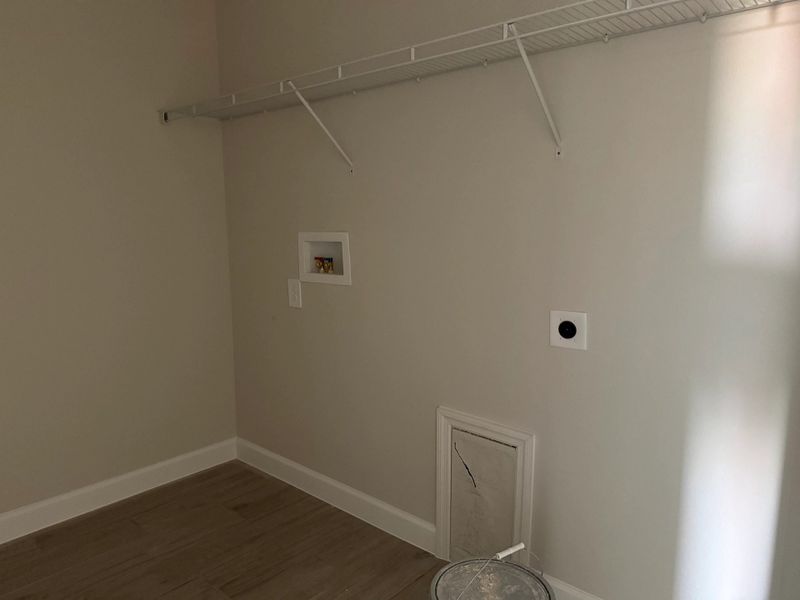 Spacious laundry room Spacious laundry room