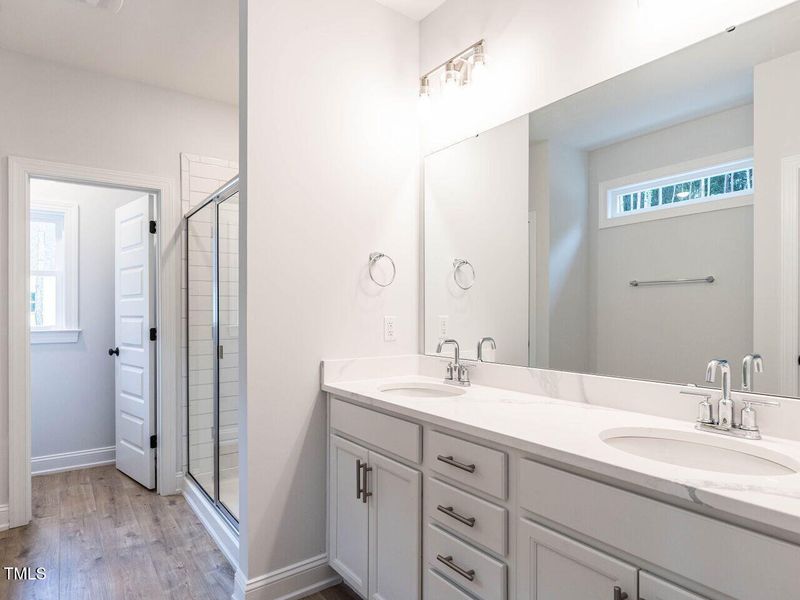 025-1280x960-primary-bath 025-1280x960-primary-bath