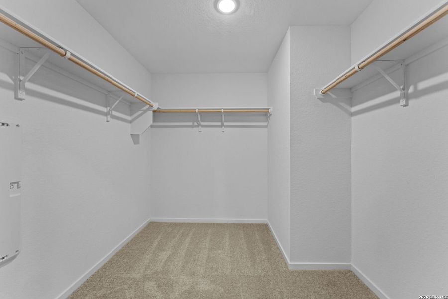 Spacious, unfurnished interior of a new home in Sky Ranch, New Braunfels (Image 14).