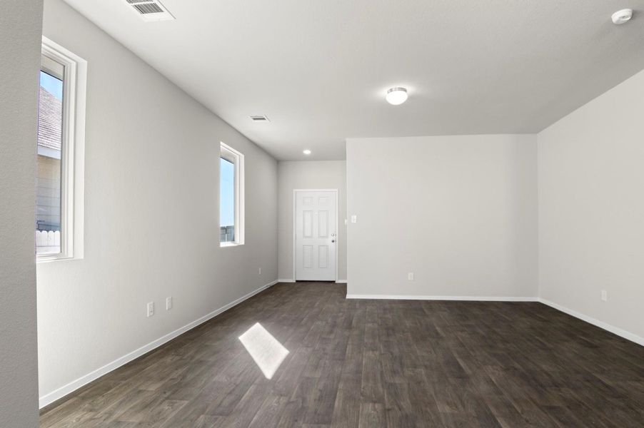 Spacious, unfurnished interior of a new home in Casetta Ranch, Kyle (Image 24).