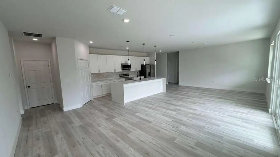 Spacious, unfurnished interior of a new home in , North Port (Image 7).