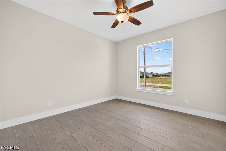 Spacious, unfurnished interior of a new home in Cape Coral, Cape Coral (Image 20).