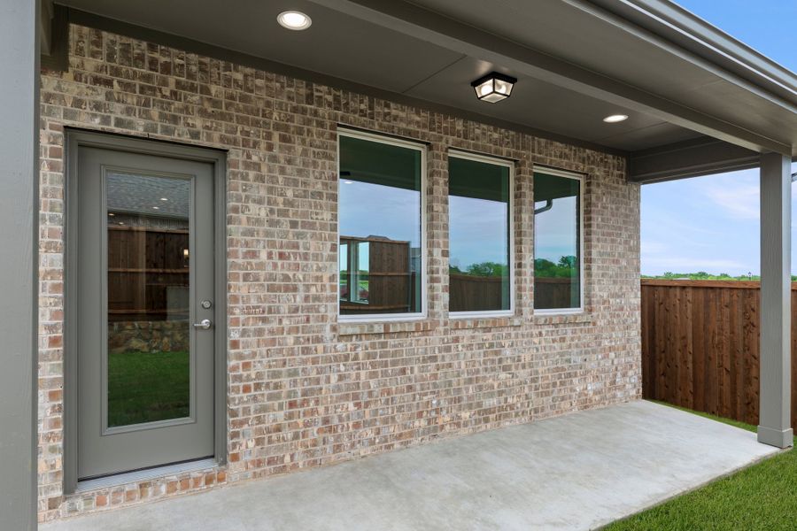 Exterior details and patio area of a home in Creekside, Royse City (Image 20).