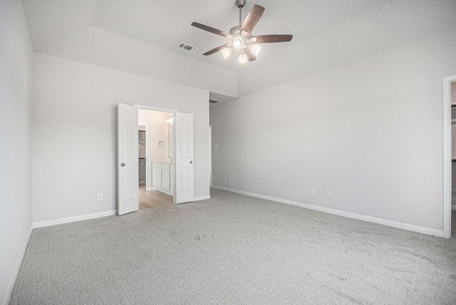 Spacious, unfurnished interior of a new home in , Bay City (Image 28).