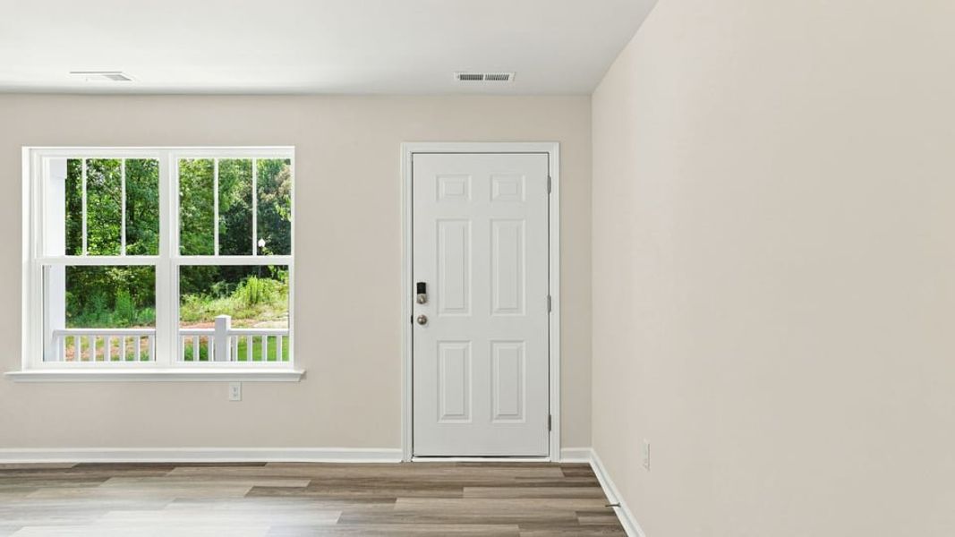 Spacious, unfurnished interior of a new home in Hawk Ridge, Anderson (Image 16).