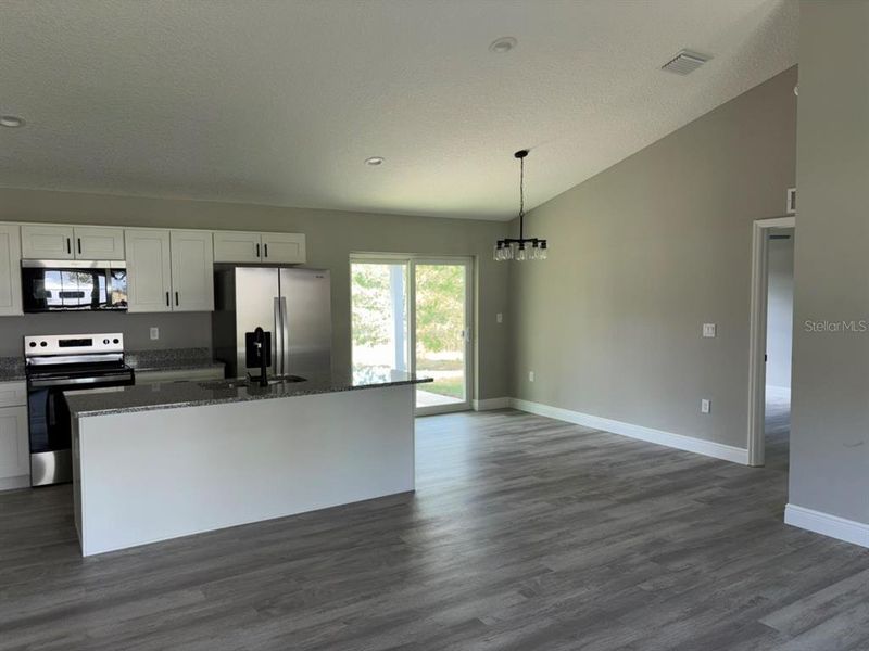 Spacious, unfurnished interior of a new home in , Dunnellon (Image 19).