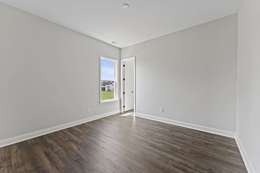Spacious, unfurnished interior of a new home in Estates at Sugar Creek, Fort Mill (Image 16).