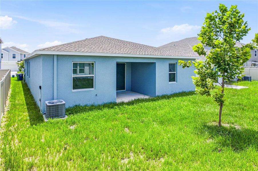 Exterior details and patio area of a home in Peace Creek Reserve, Winter Haven (Image 23).