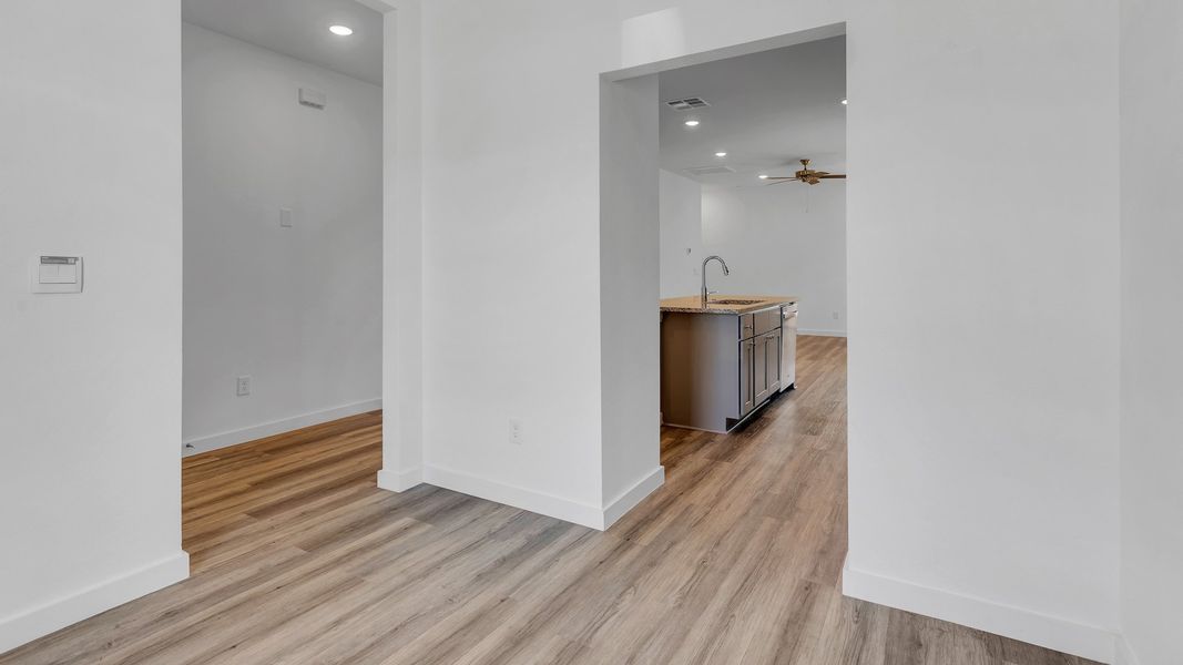 Spacious, unfurnished interior of a new home in Terra Vista, Lubbock (Image 10).