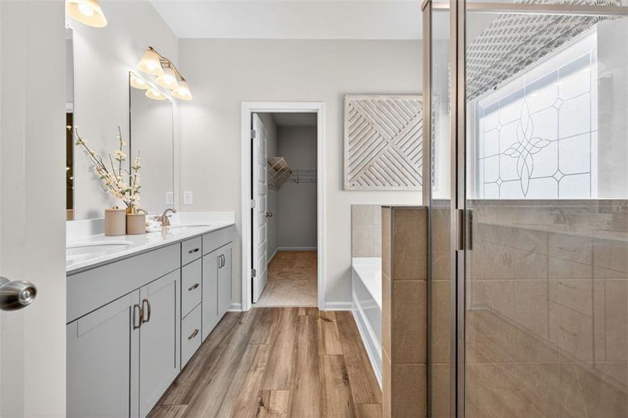 Furnished interior view inside a new home in Oakmont, Dallas (Image 33).