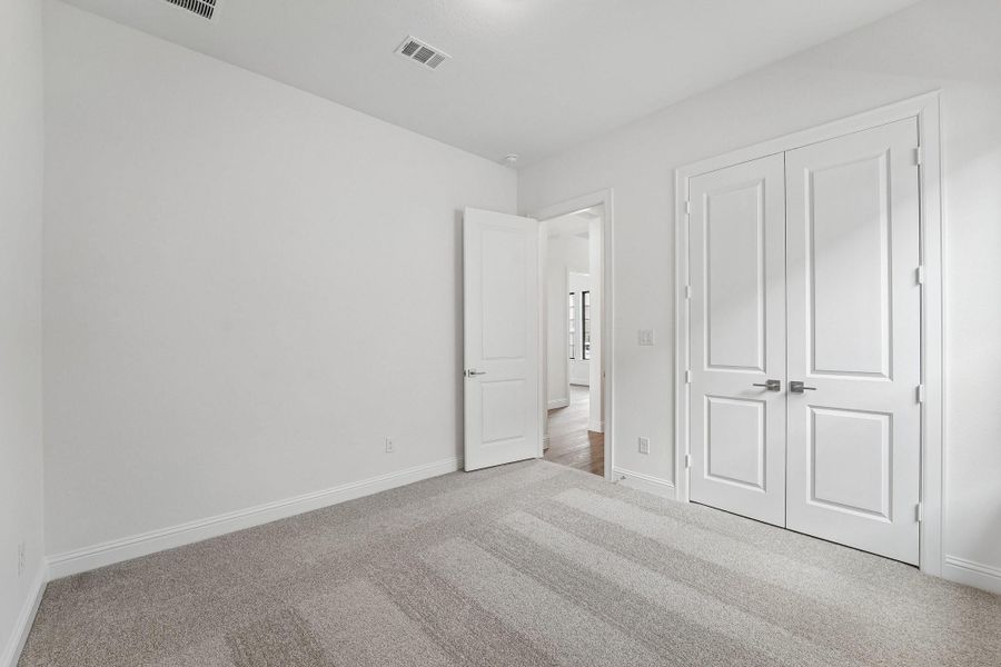 Spacious, unfurnished interior of a new home in Del Bello Lakes 60', Manvel (Image 40).
