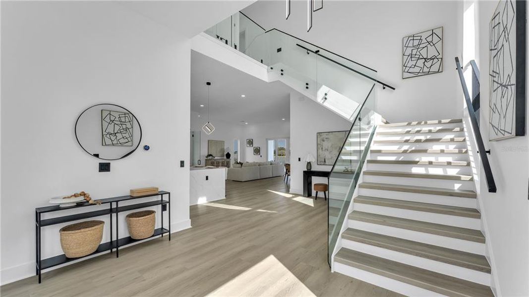 Furnished interior view inside a new home in , Lake Alfred (Image 35).
