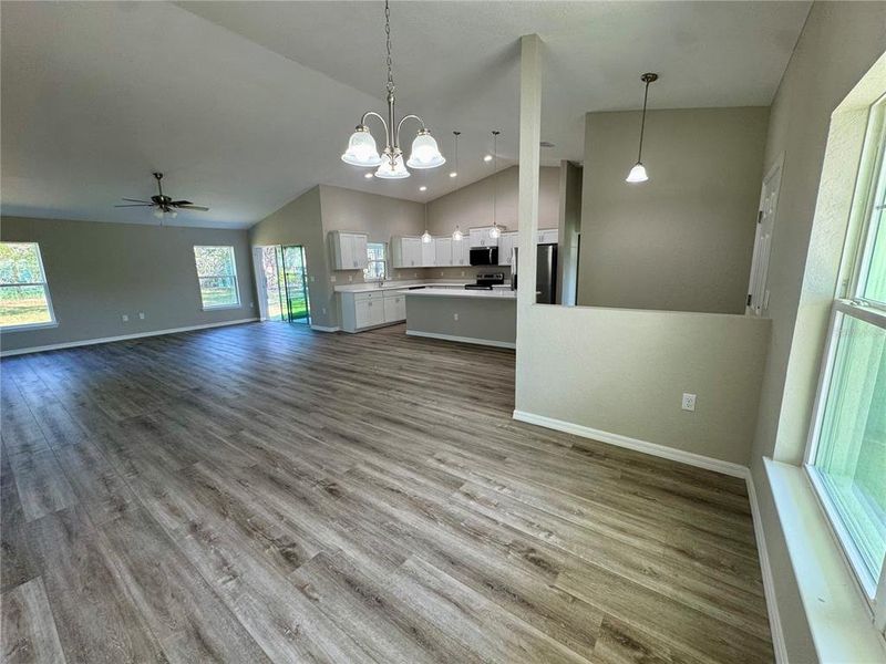 Spacious, unfurnished interior of a new home in , Dunnellon (Image 25).