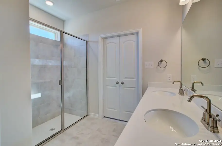 Furnished interior view inside a new home in Sunflower Ridge, New Braunfels (Image 7).