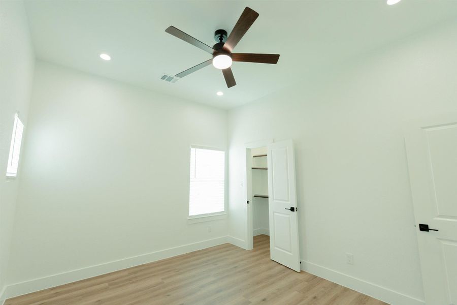 Spacious, unfurnished interior of a new home in , Houston (Image 20).