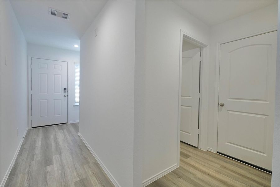 Spacious, unfurnished interior of a new home in Legacy Park, Houston (Image 25).
