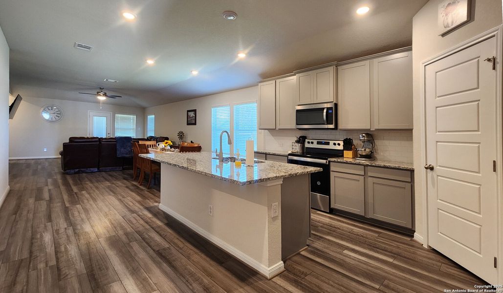 Furnished interior view inside a new home in Catalina, Converse (Image 9).