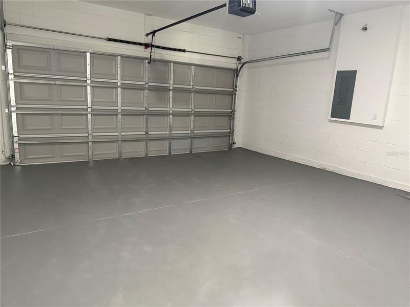 Spacious, unfurnished interior of a new home in , Ocala (Image 7).