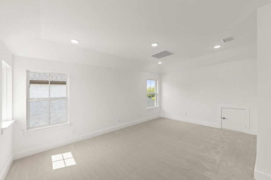Spacious, unfurnished interior of a new home in Union Park, Little Elm (Image 12).