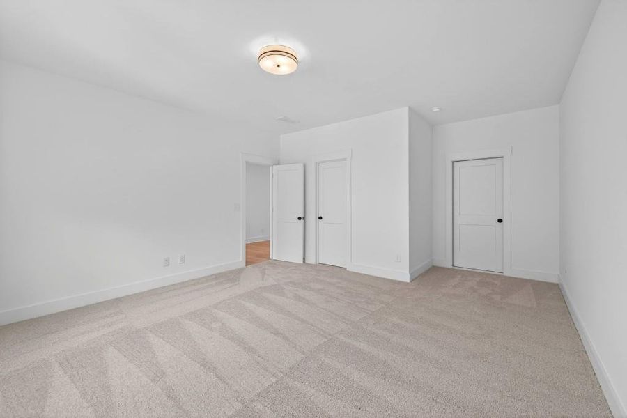 Spacious, unfurnished interior of a new home in Livingstone Park, Kennesaw (Image 21).