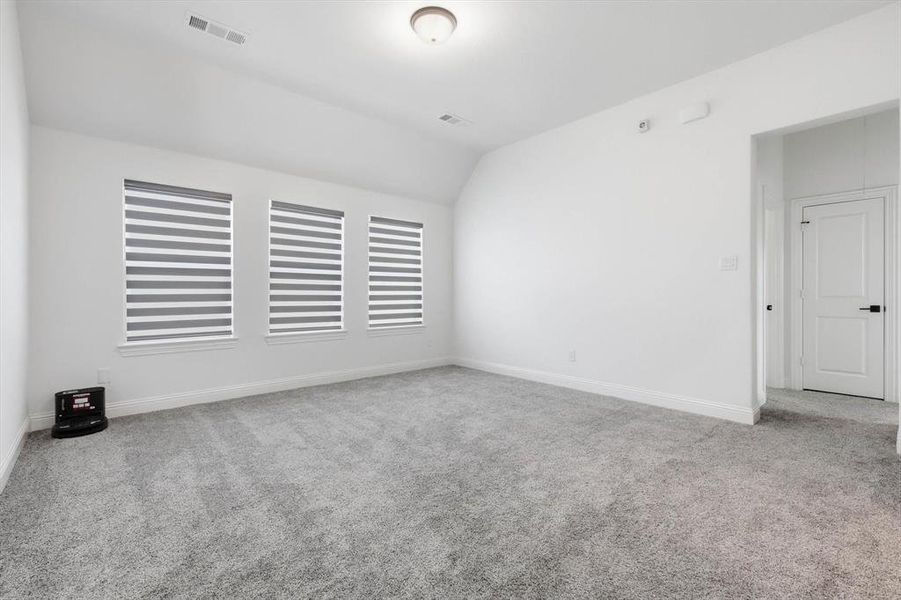 Spacious, unfurnished interior of a new home in , Northlake (Image 24).
