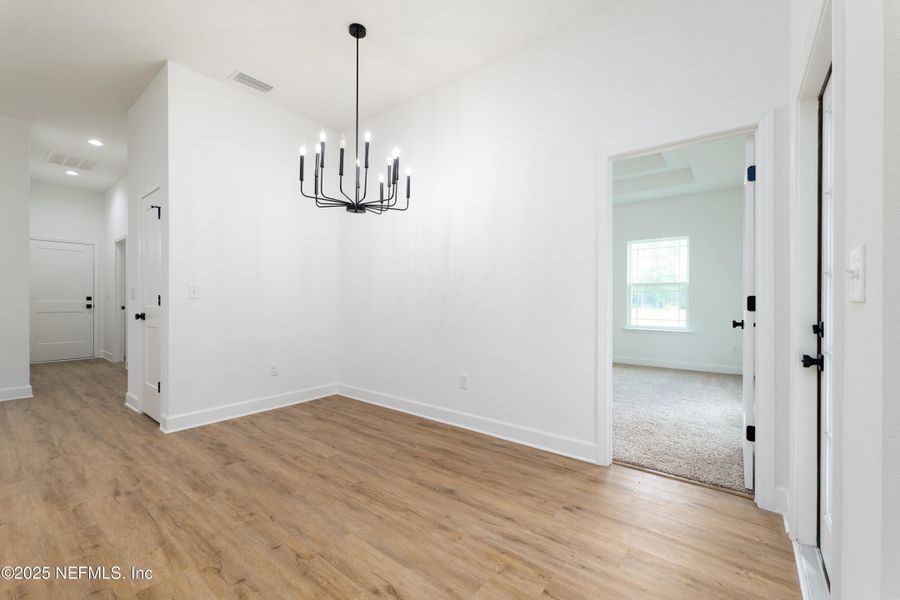 Spacious, unfurnished interior of a new home in , Middleburg (Image 12).