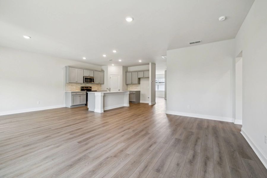 Spacious, unfurnished interior of a new home in Cades Bluff, Lebanon (Image 25).