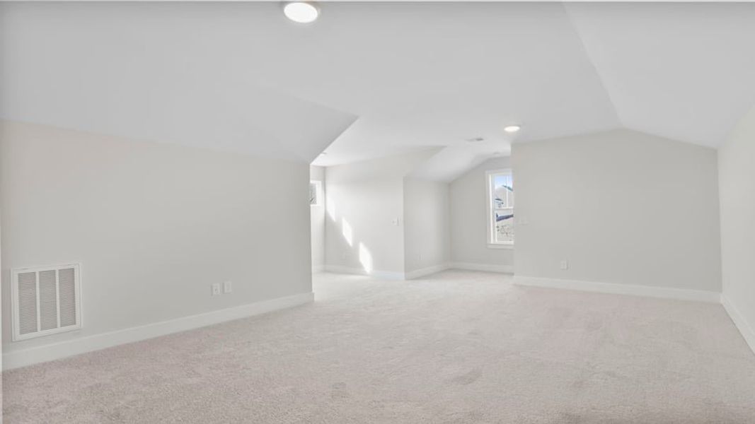 Spacious, unfurnished interior of a new home in Shadowood, Seneca (Image 25).