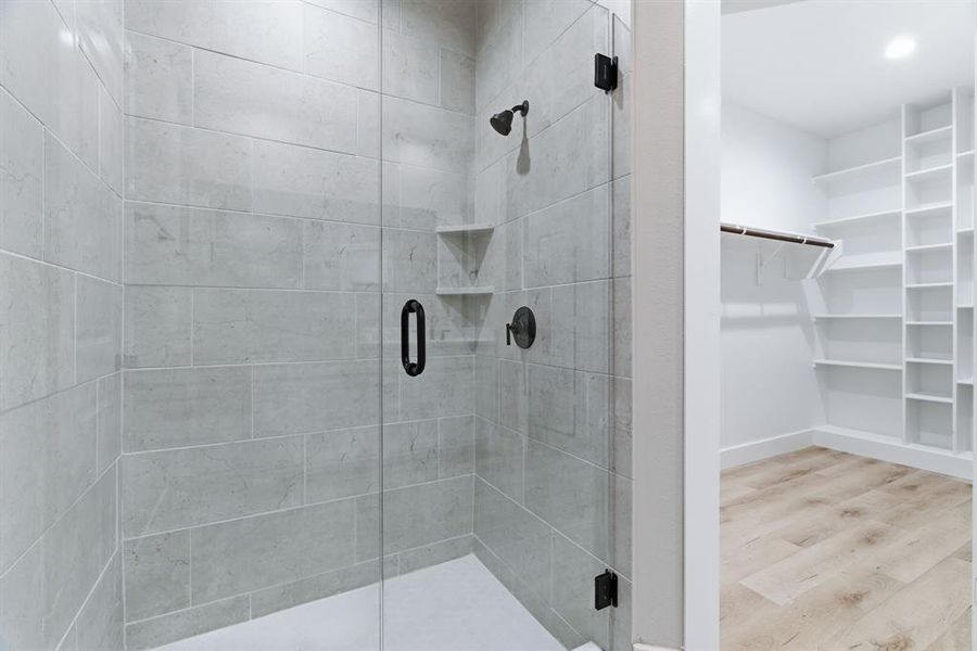 Close-up of interior finishes inside a home in , Bridgeport (Image 14).