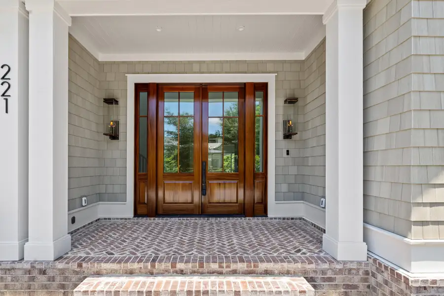 Exterior details and patio area of a home in , Charleston (Image 4).