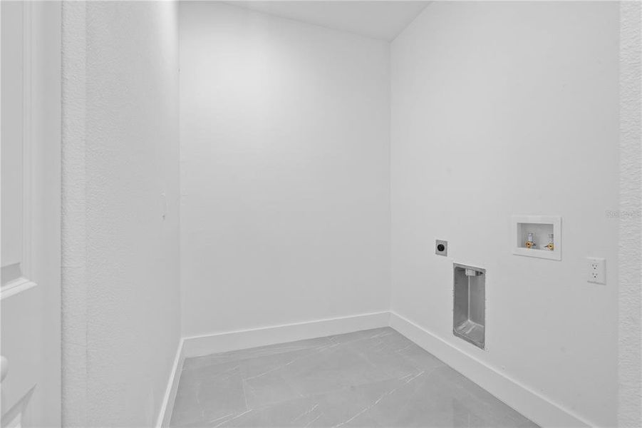 Spacious, unfurnished interior of a new home in , Pinellas Park (Image 23).