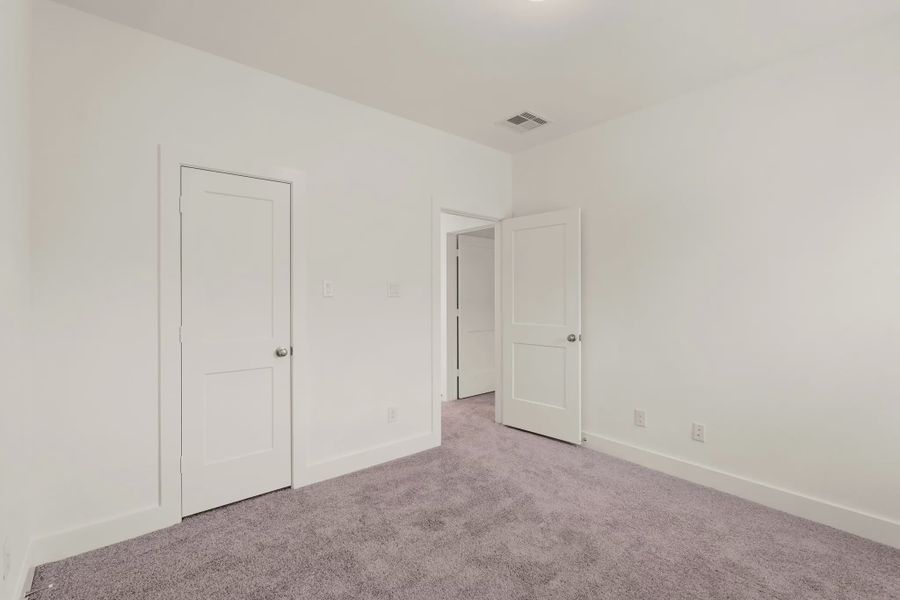 Representative unfurnished interior of a home built from the St Andrews by Chesmar Homes in Riceland Alley Loads, Mont Belvieu (Image 67).
