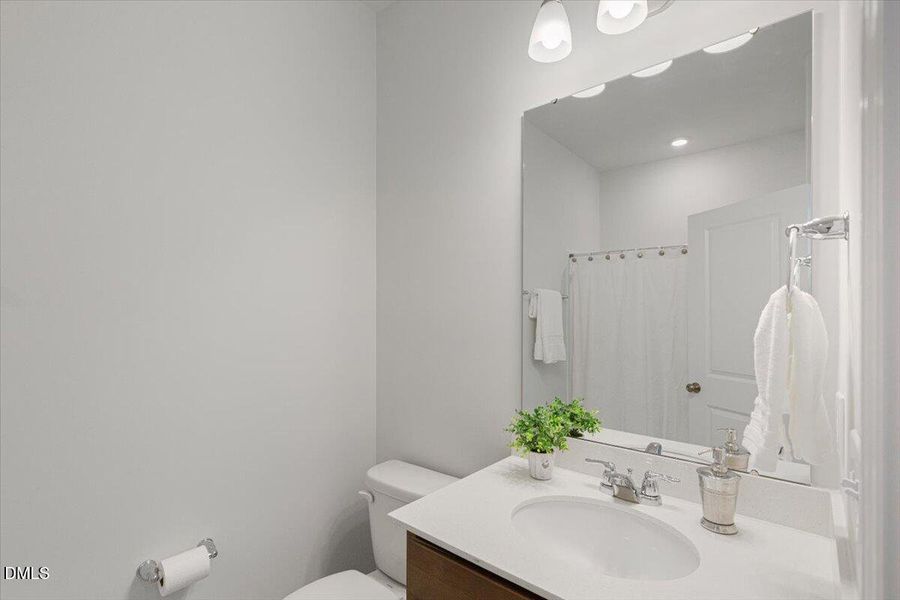 Main level full bath