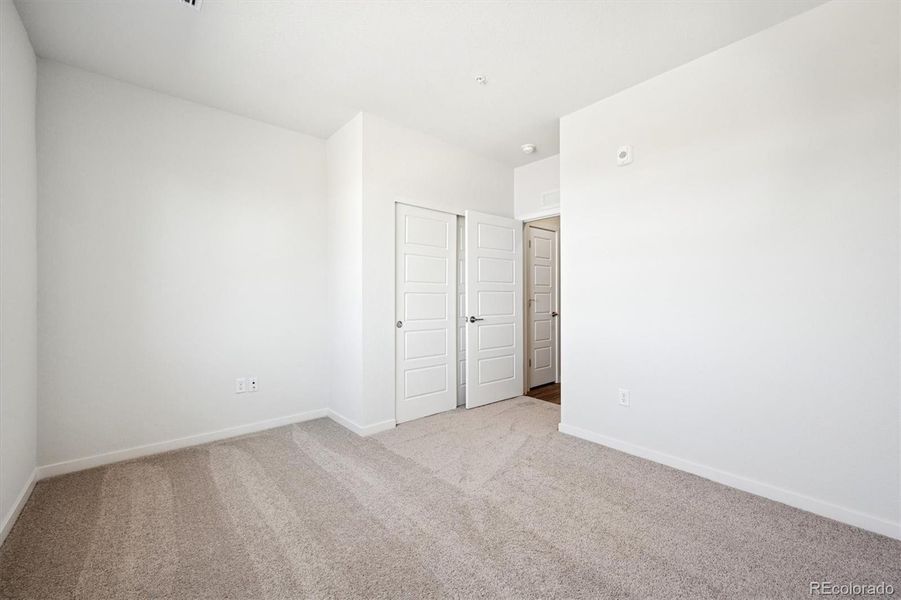 Spacious, unfurnished interior of a new home in Grand Vue at Interlocken, Broomfield (Image 7).