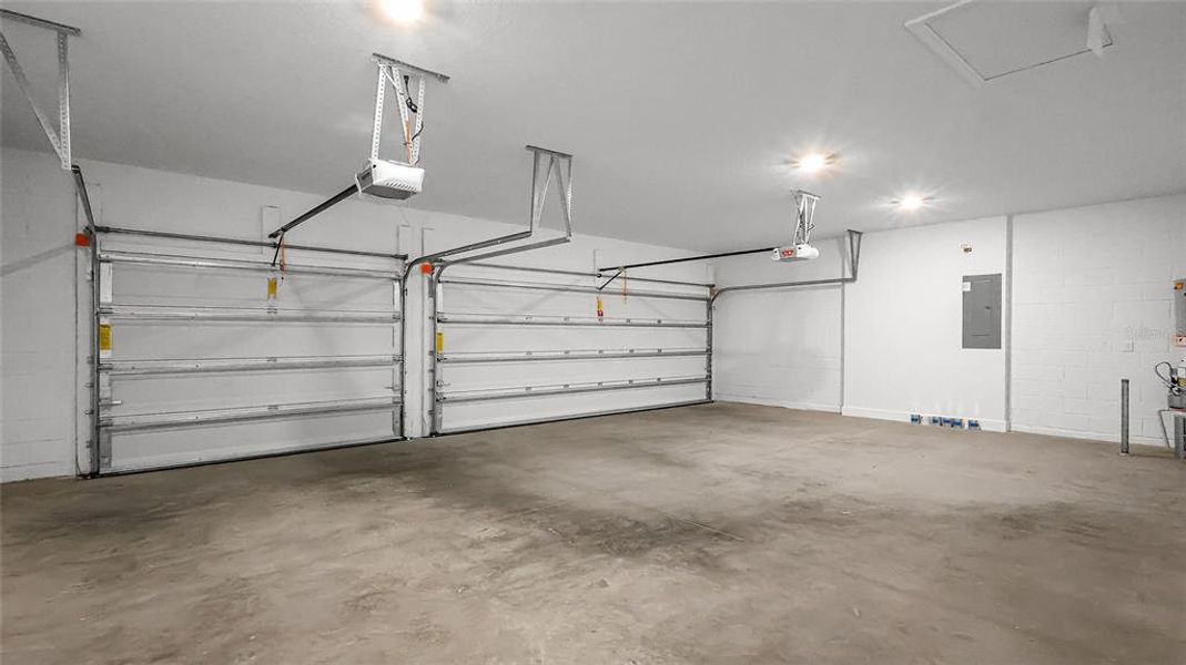 Spacious, unfurnished interior of a new home in Cresswind at Hammock Oaks, Lady Lake (Image 46). Spacious, unfurnished interior of a new home in Cresswind at Hammock Oaks, Lady Lake (Image 46).