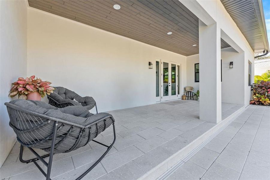 Exterior details and patio area of a home in , Tampa (Image 28).