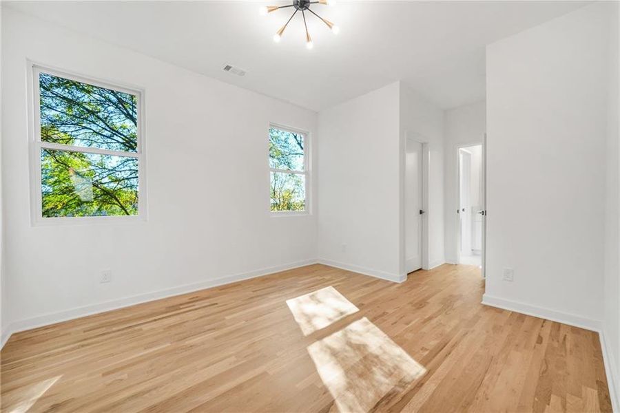 Spacious, unfurnished interior of a new home in , Atlanta (Image 23).