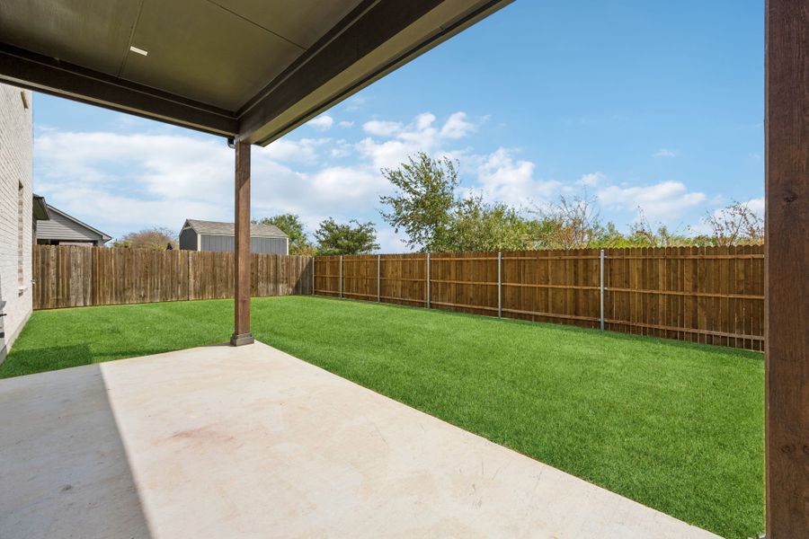 Exterior details and patio area of a home in Country Lakes, Denton (Image 21).