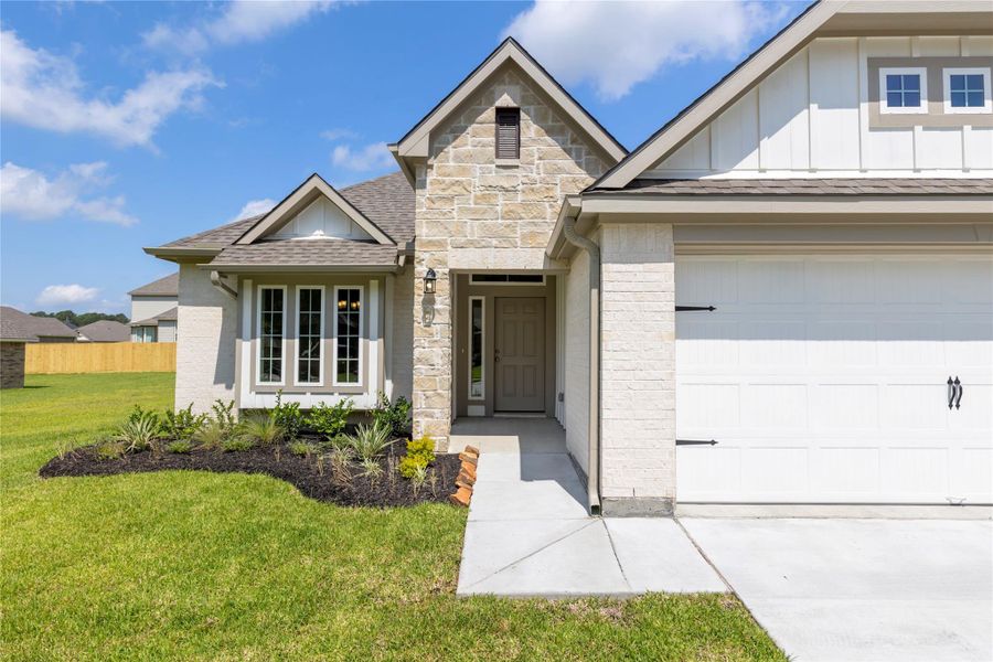 Exterior details and patio area of a home in Spring Lake, Huntsville (Image 3). Exterior details and patio area of a home in Spring Lake, Huntsville (Image 3).