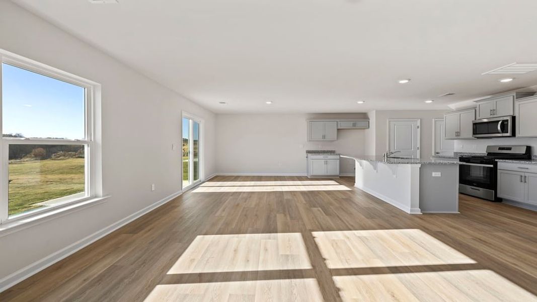 Spacious, unfurnished interior of a new home in Cloverdale Hills, Piedmont (Image 12).