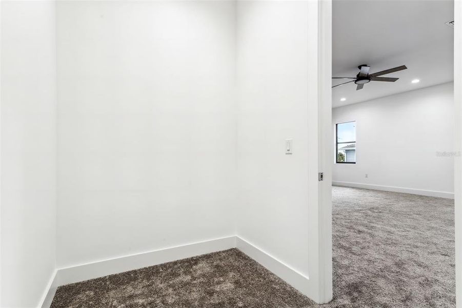 Spacious, unfurnished interior of a new home in , Tampa (Image 21).