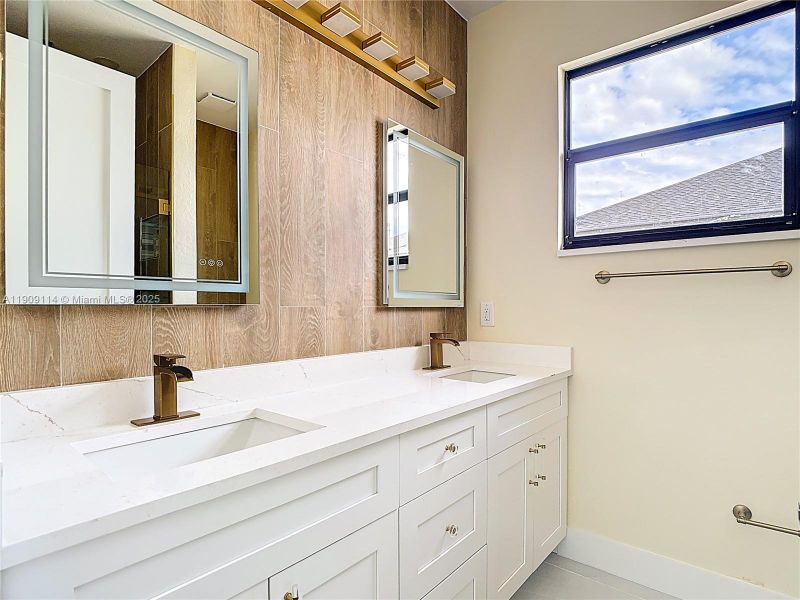 Furnished interior view inside a new home in , Lehigh Acres (Image 5).