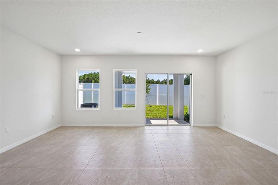 Spacious, unfurnished interior of a new home in Twin Oaks, Zephyrhills (Image 23).
