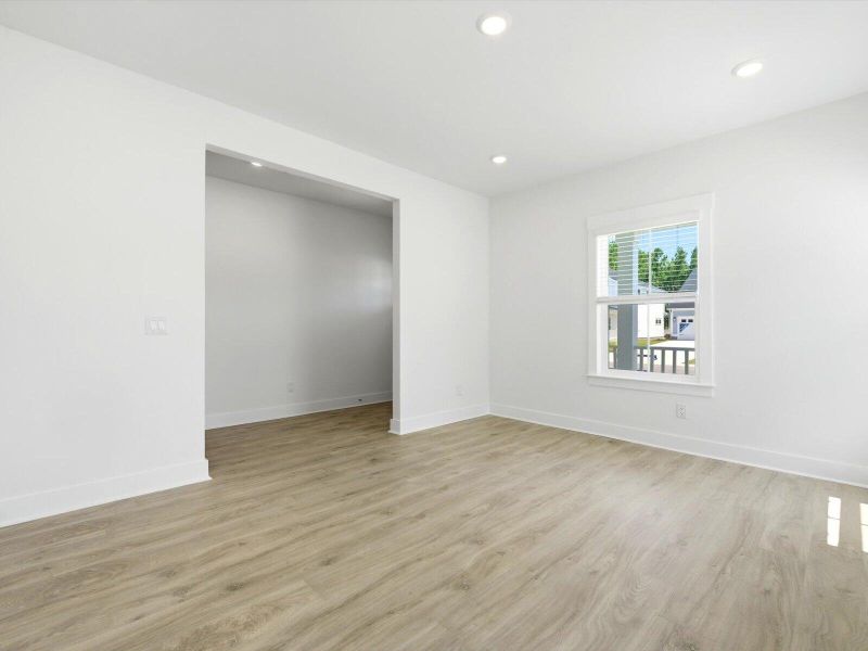 Spacious, unfurnished interior of a new home in , Summerville (Image 35).