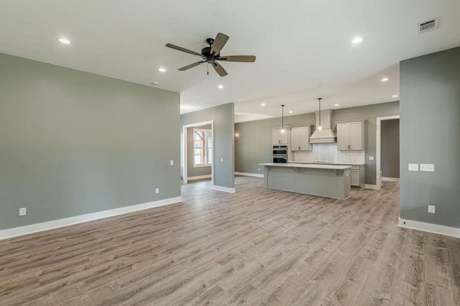 Spacious, unfurnished interior of a new home in , Bremen (Image 19).