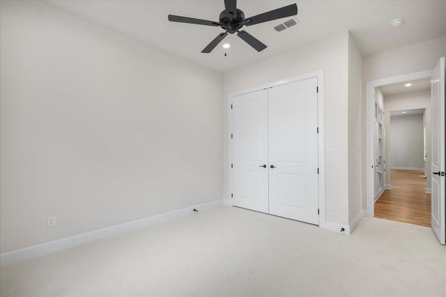 Spacious, unfurnished interior of a new home in , Mineola (Image 29).